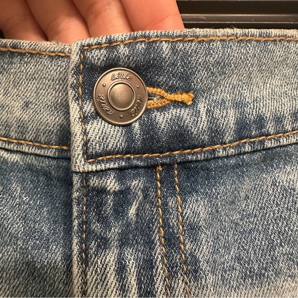 Aerie Blue Jean Shorts with Distressed Hem Size L (NWT) - Picture 3 of 9